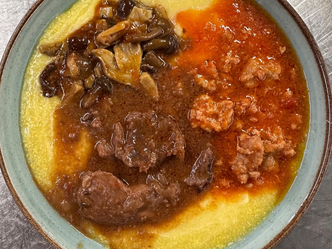 Polenta con funghi e ragu - la cucina del Rifugio Mariotti